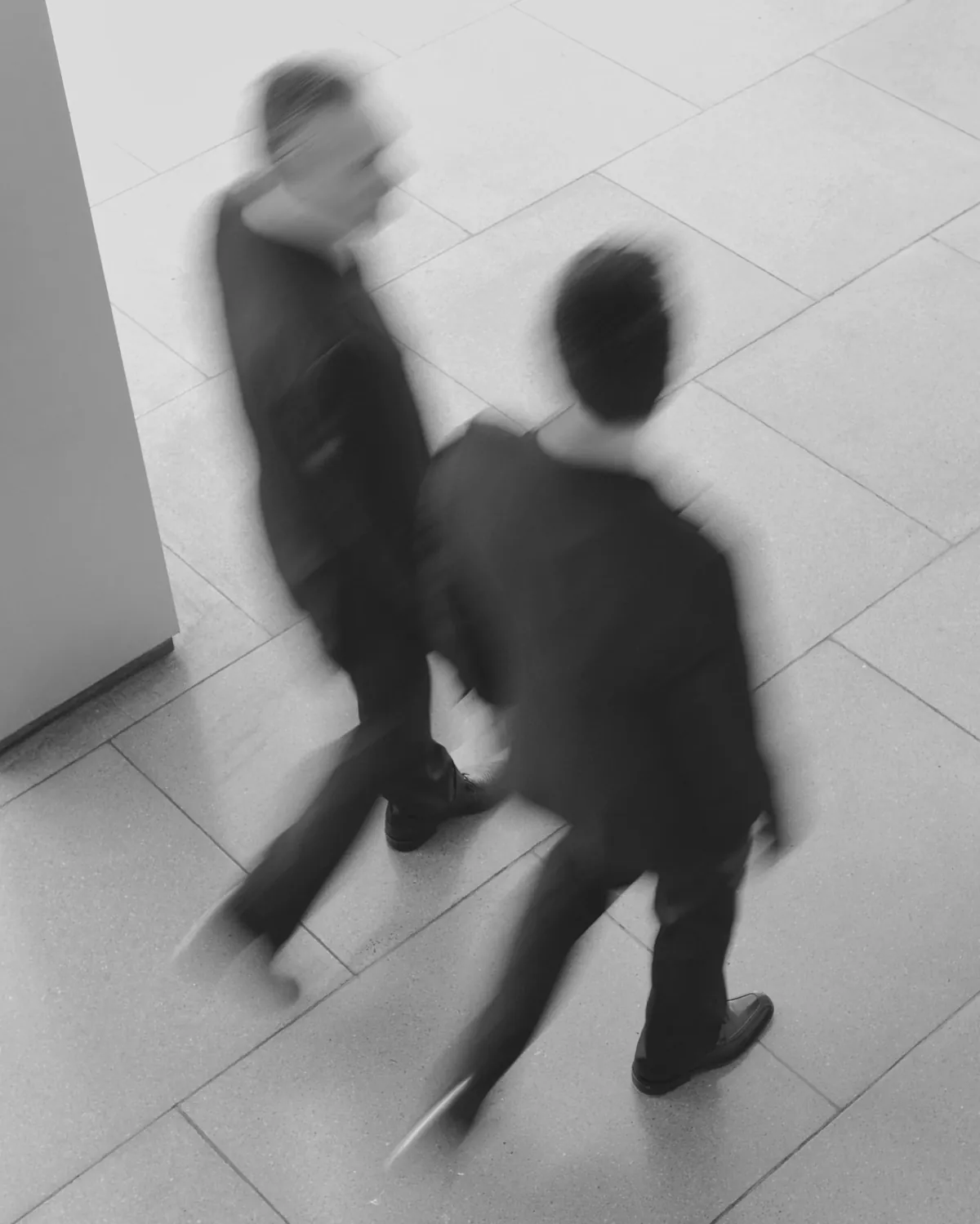 Havadan görünüşle hareket halinde iki profesyonel